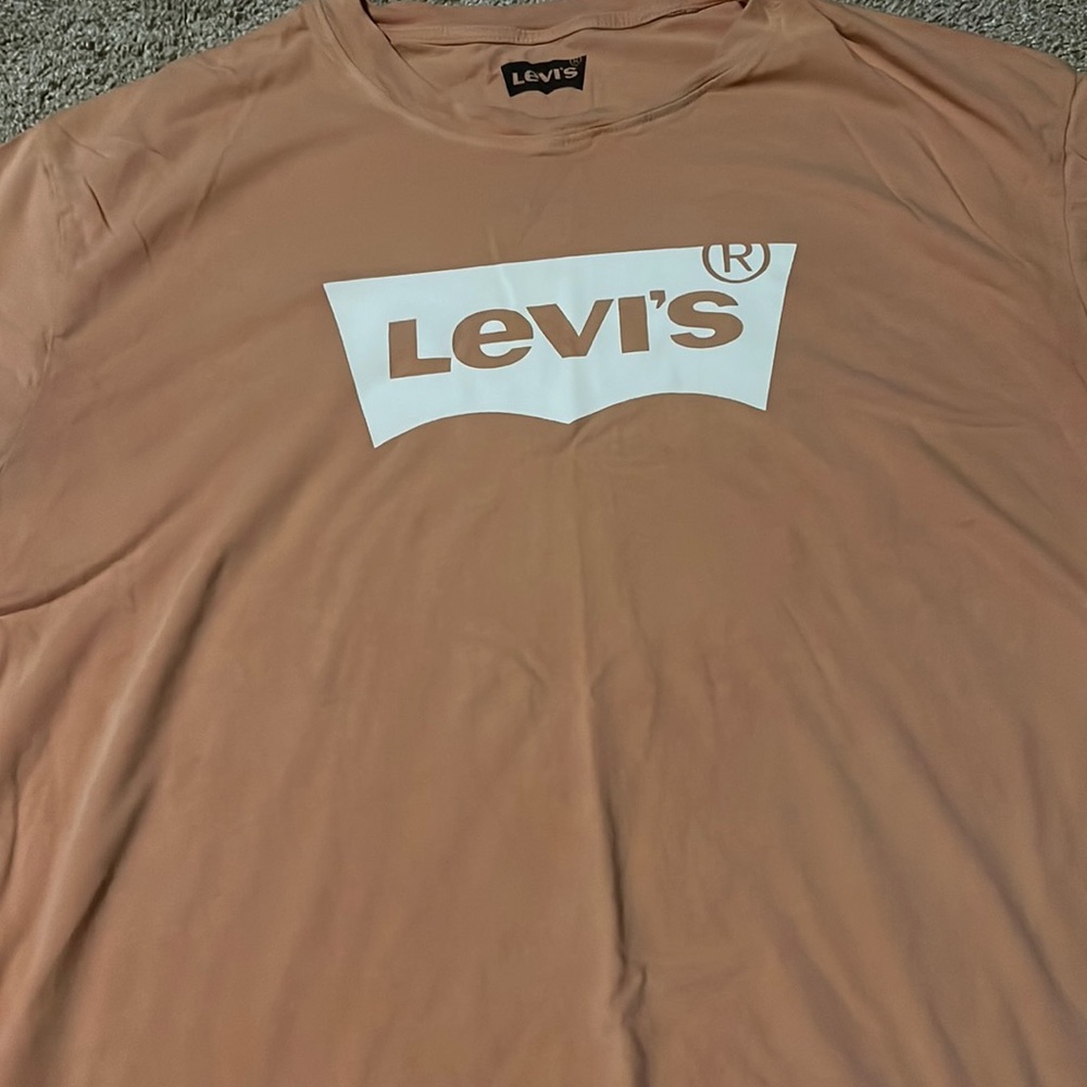 Levi’s T shirt